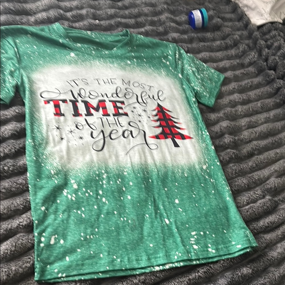 Green Christmas Graphic T-Shirt